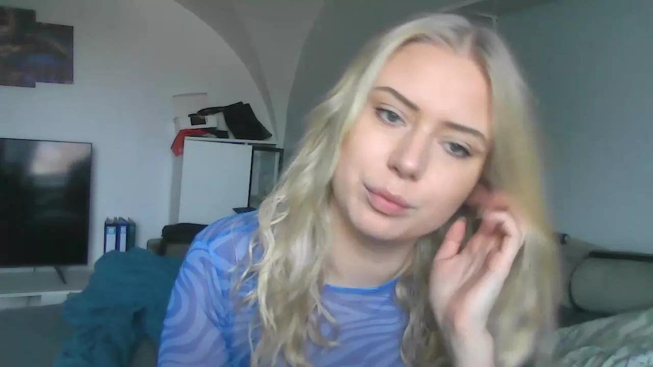 margotCherry on Streamray 