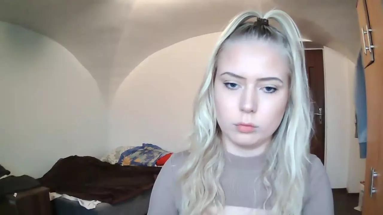 margotCherry on Streamray 