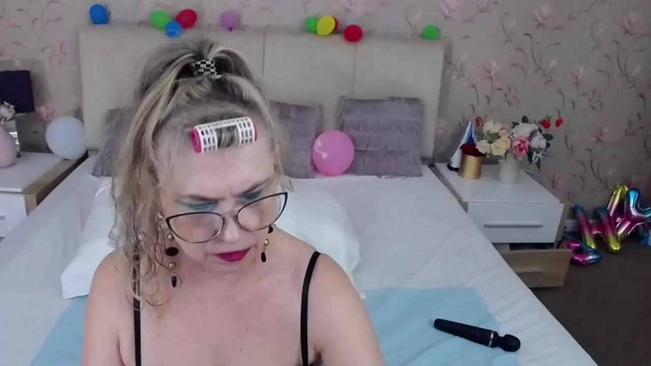 MariahKiss on Streamray 