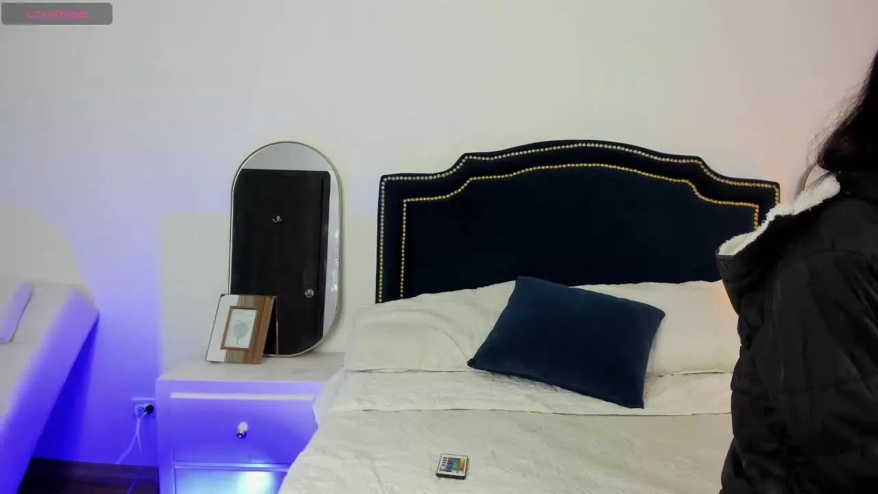 Offline MayaQuinn on Streamray