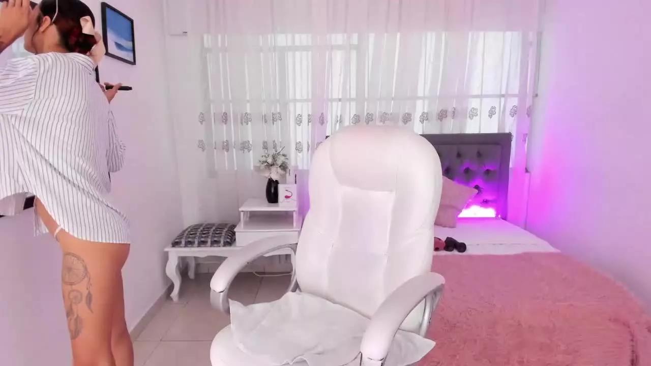 mia_grey_21 on Streamray 