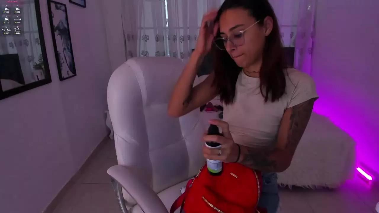 mia_grey_21 on Streamray 