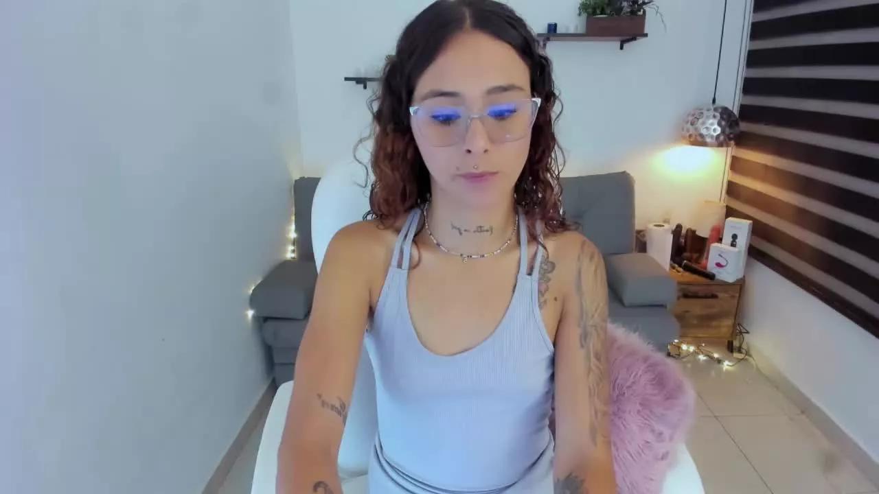 mia_grey_21 on Streamray 