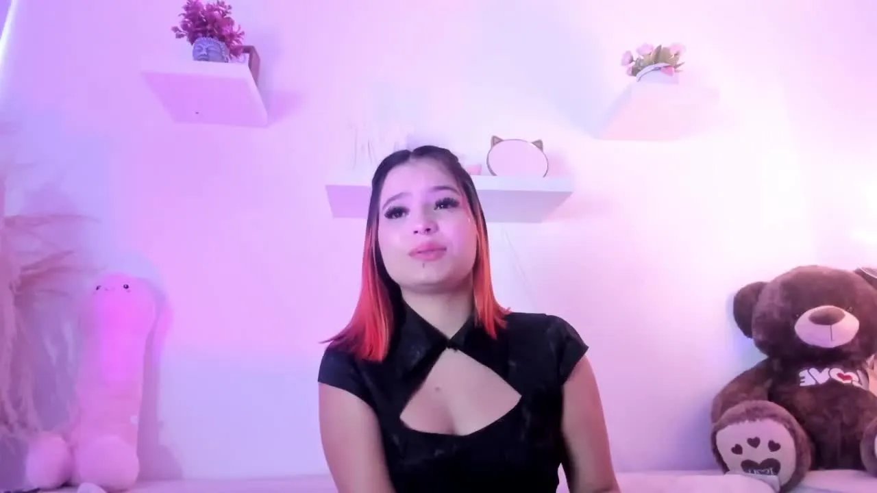 Offline MollyPeachh on Streamray