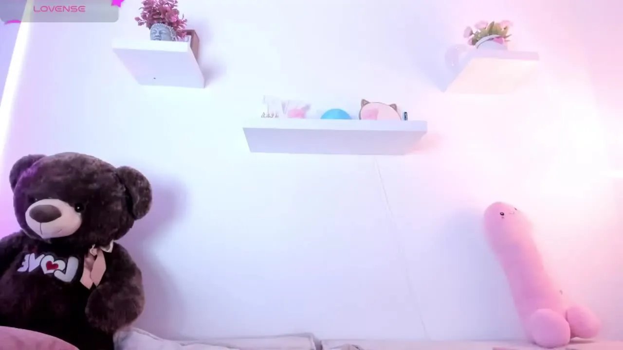 Offline MollyPeachh on Streamray