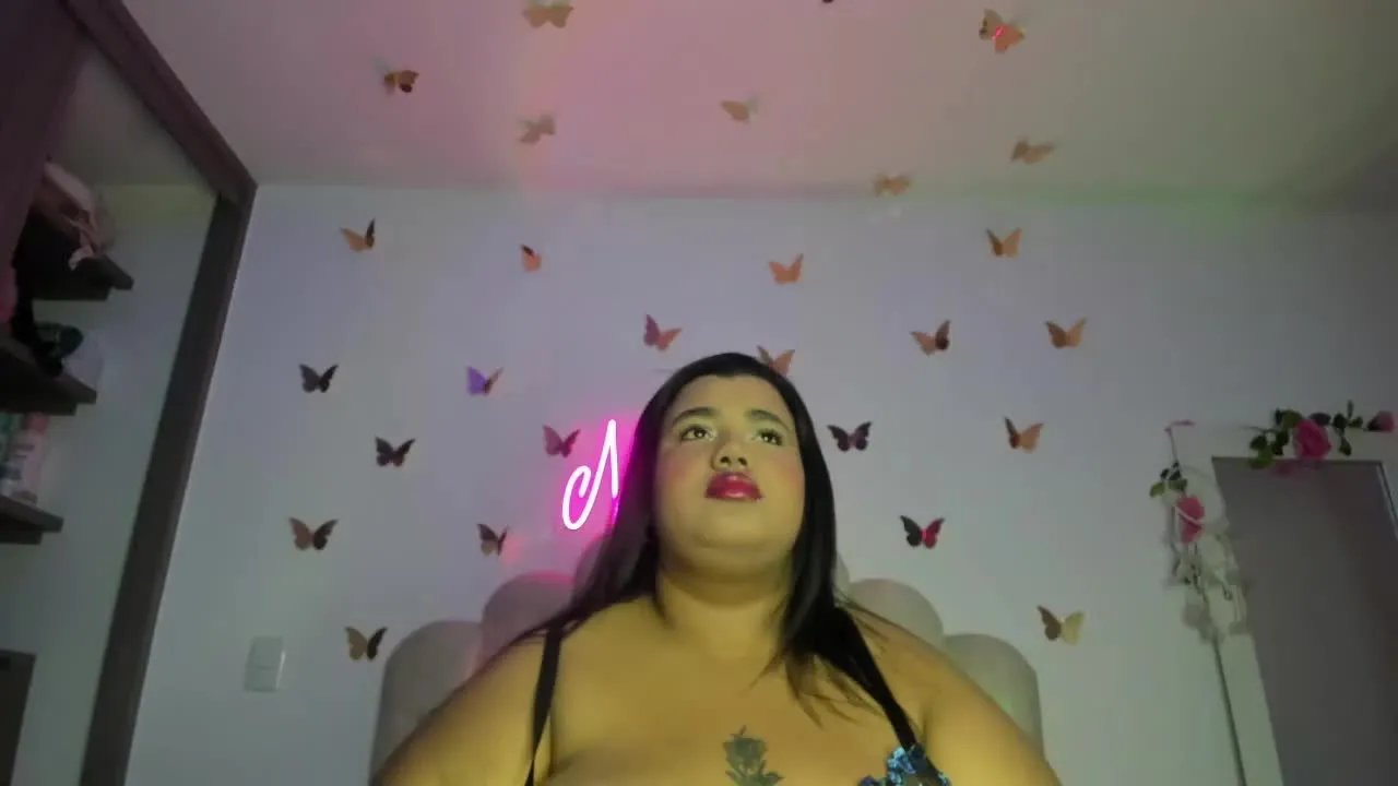 Offline NaomiAsha on Streamray