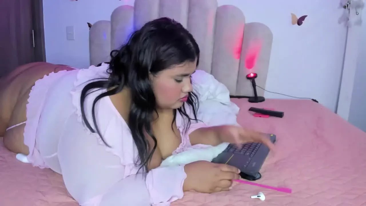 Offline NaomiAsha on Streamray