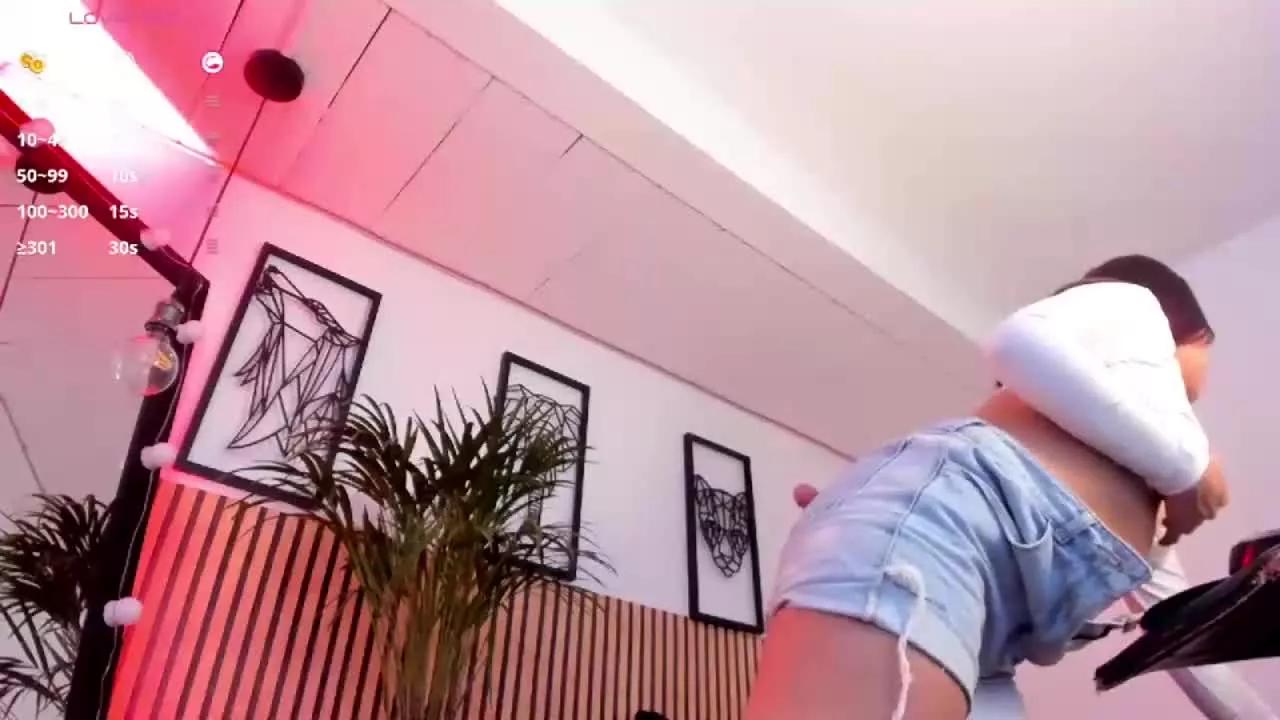 NicoleVoshkie1 on Streamray 