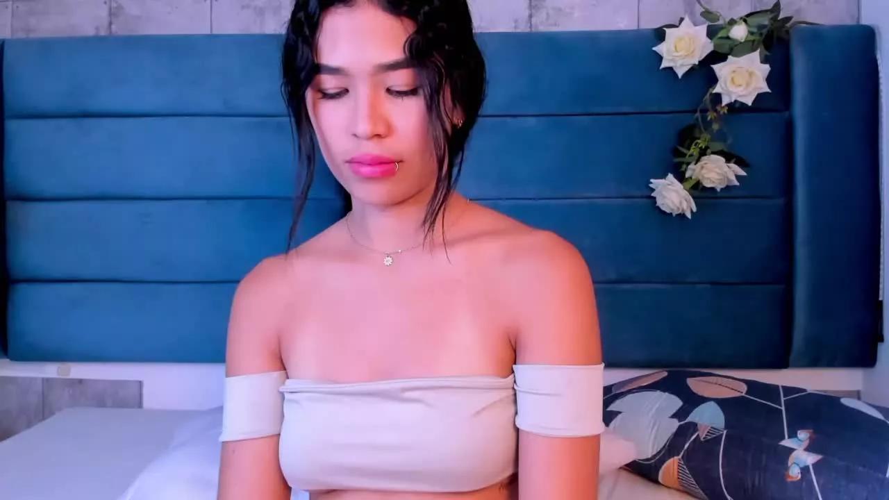 NikoleMartinez on Streamray 
