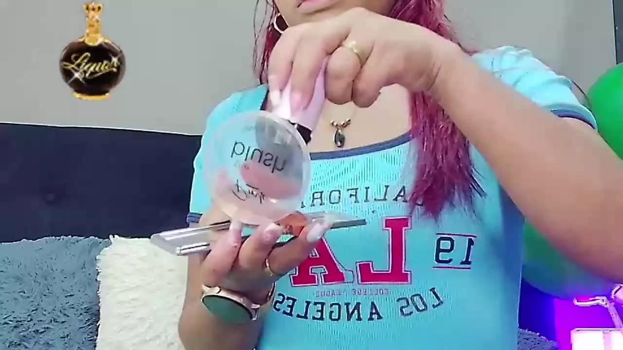 Paola_Cortes on Streamray 
