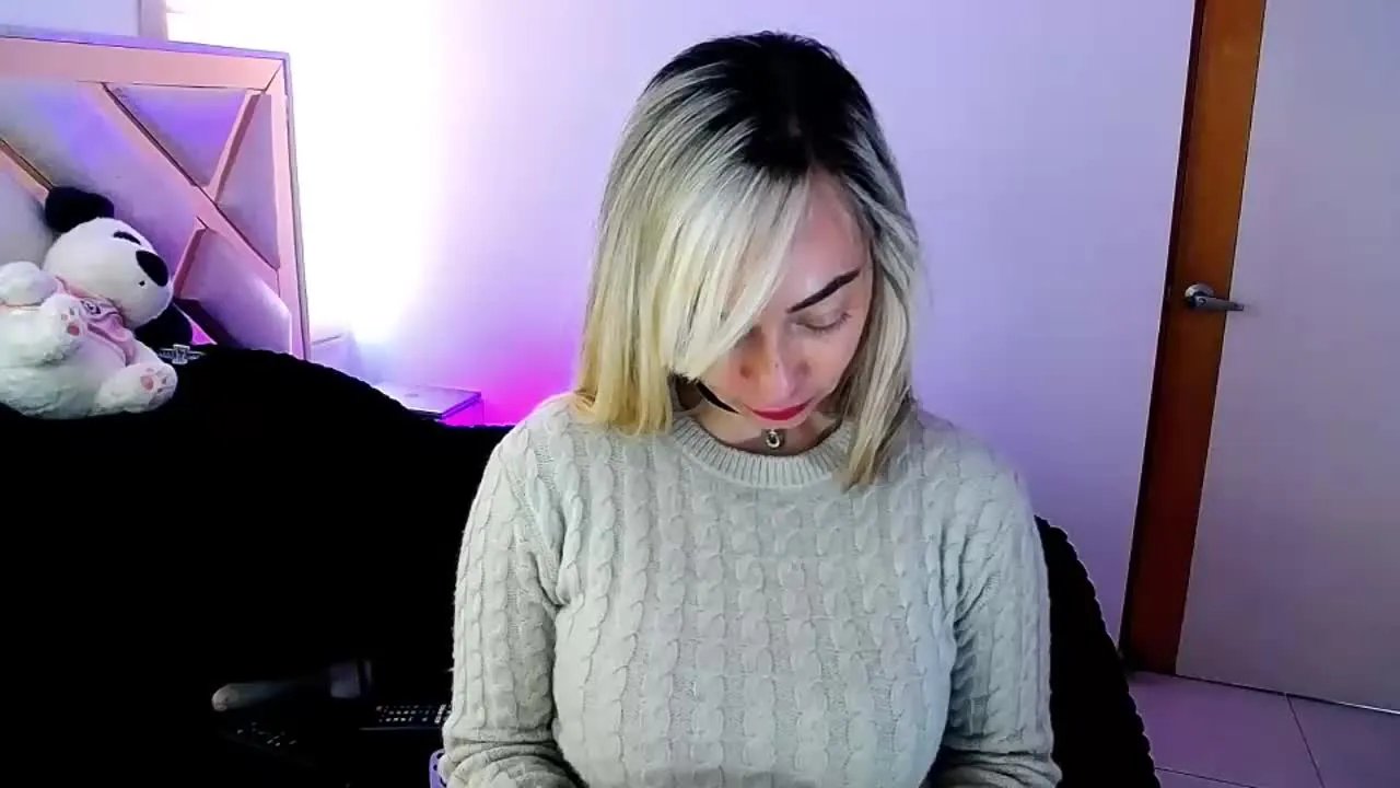 Offline Paola_Taylor on Streamray