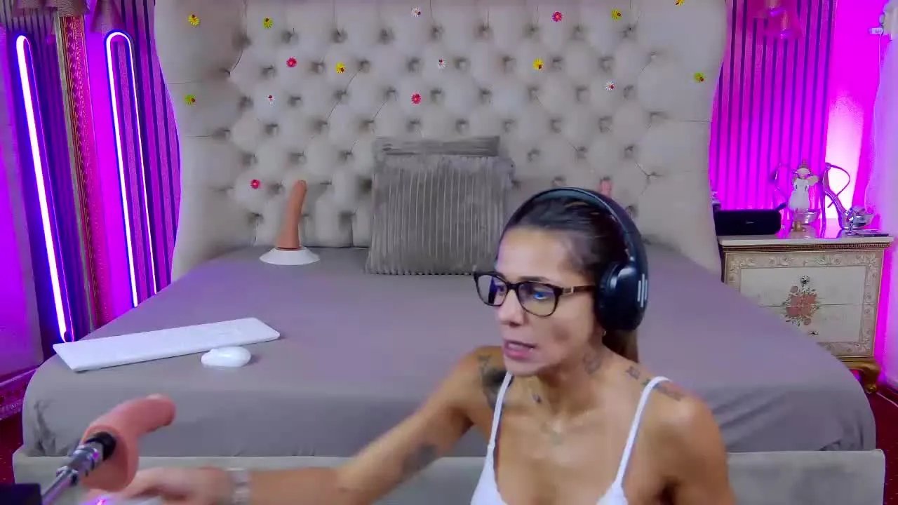 Offline PatriciaJenner on Streamray