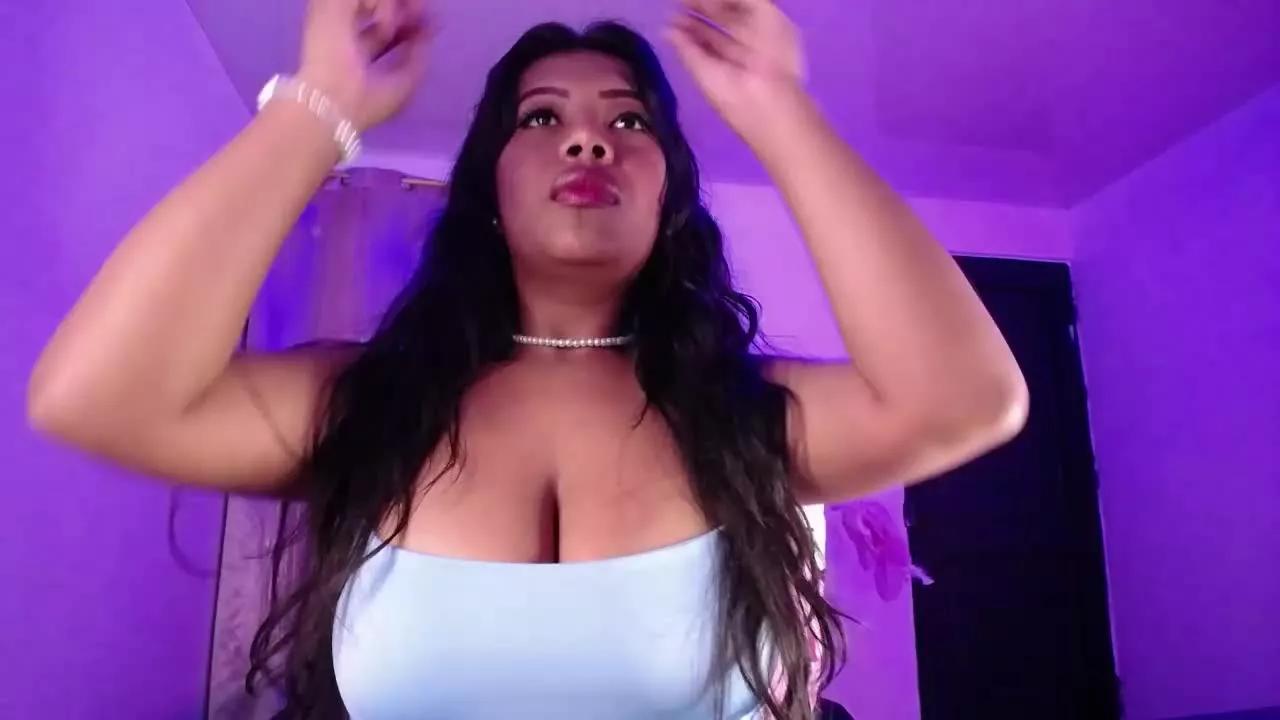 PaullaOrtiz1 on Streamray 