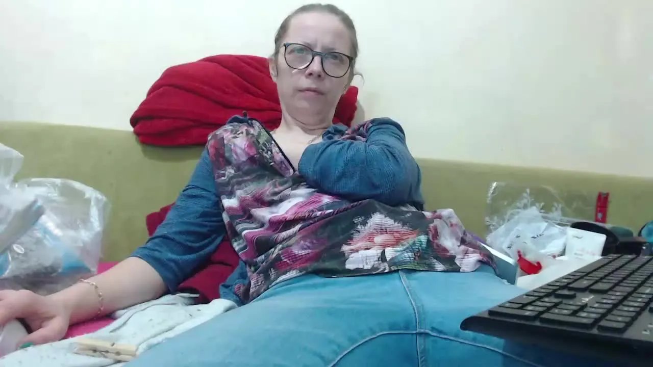 Offline RafaBBGirl on Streamray