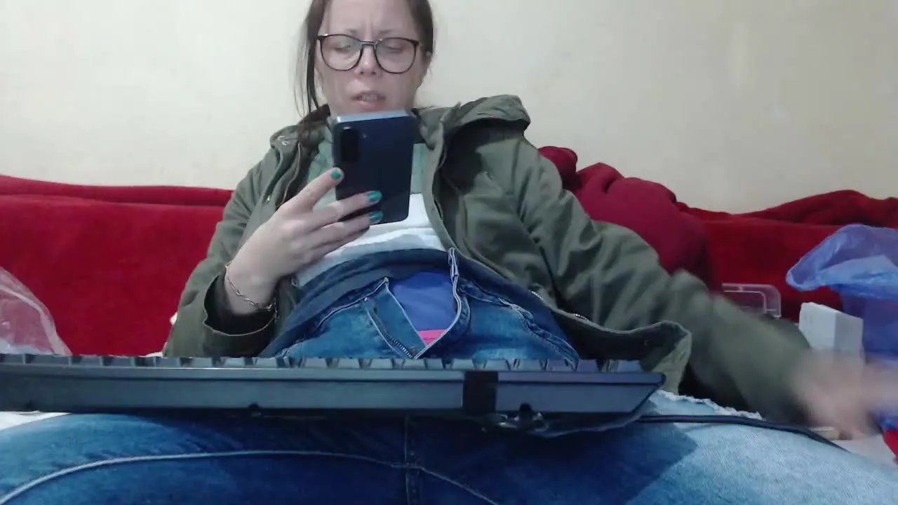 Offline RafaBBGirl on Streamray