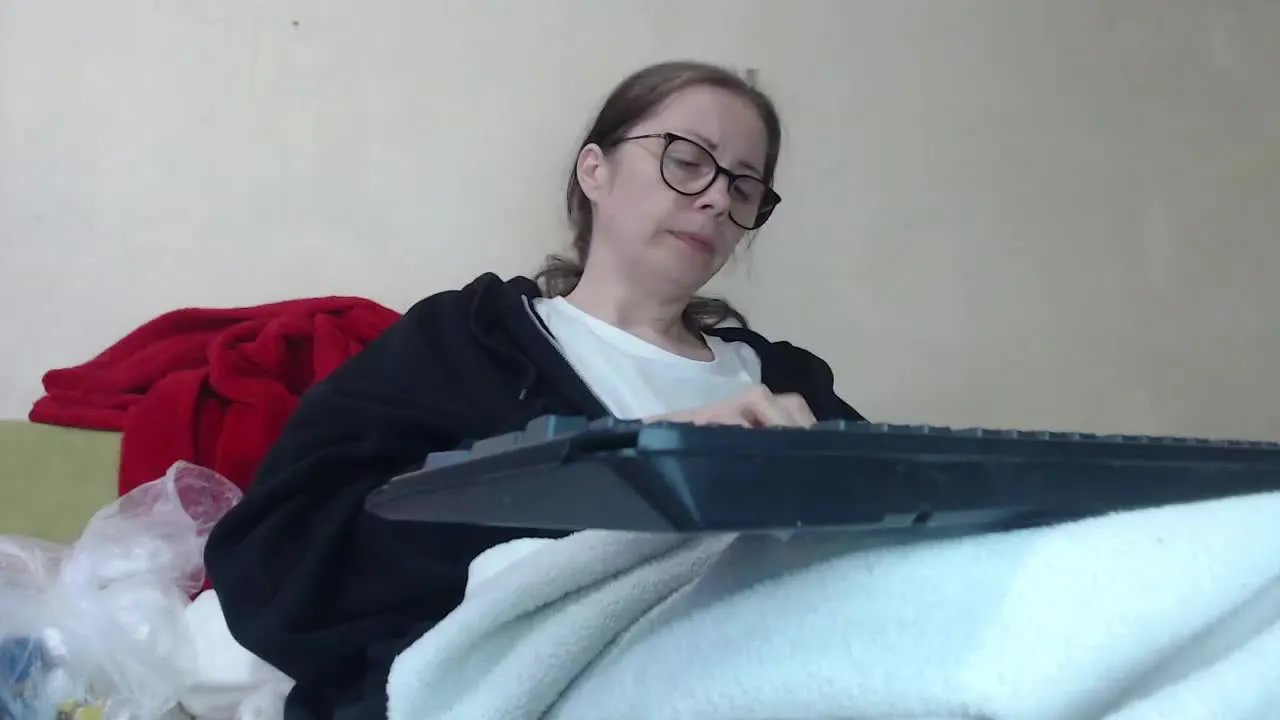 Offline RafaBBGirl on Streamray