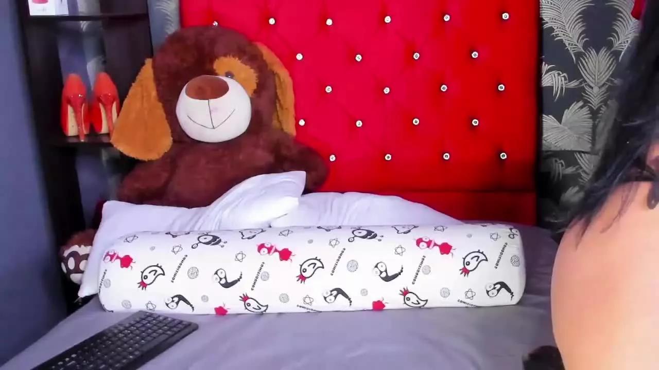 SelenaHot on Streamray 