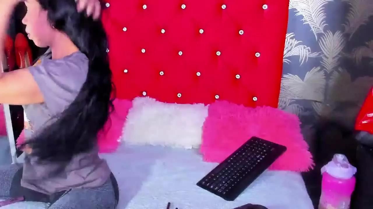 SelenaHot on Streamray 