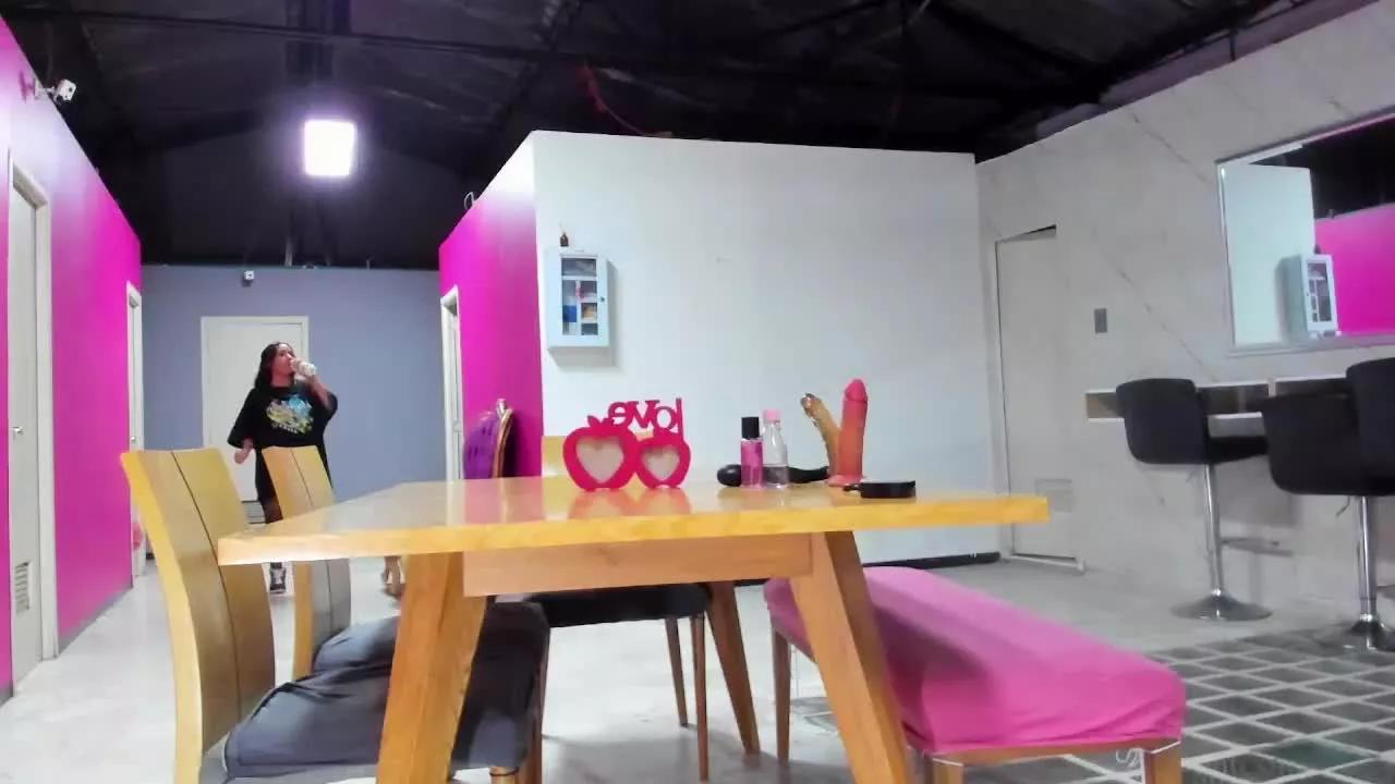 SelenaHot on Streamray 