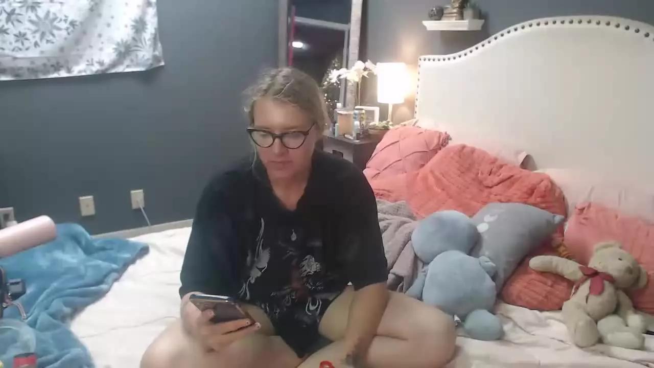 SnowWhiteXo on Streamray 