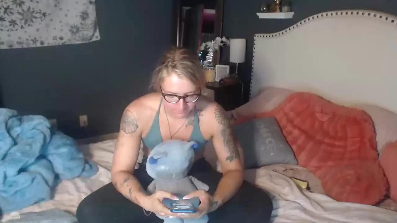 SnowWhiteXo on Streamray 