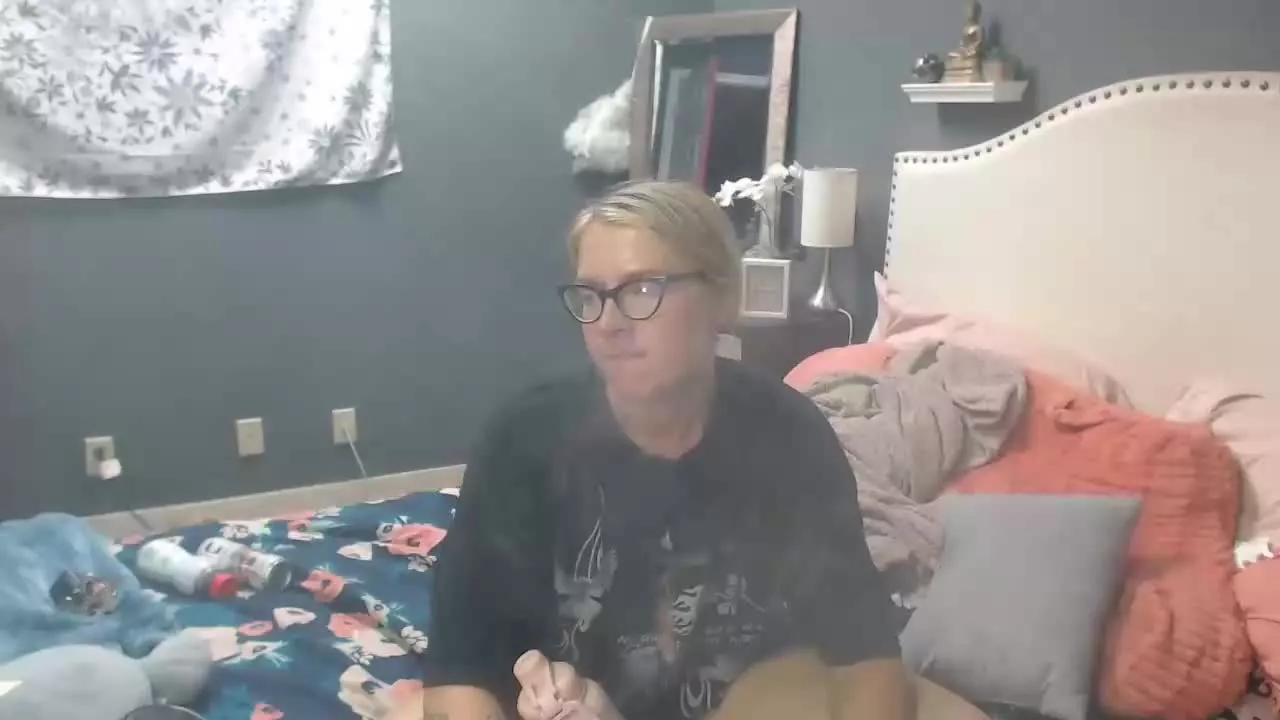 SnowWhiteXo on Streamray 