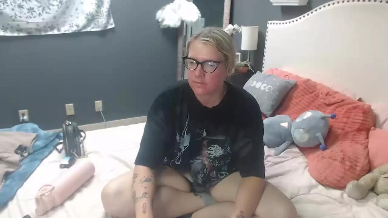 SnowWhiteXo on Streamray 