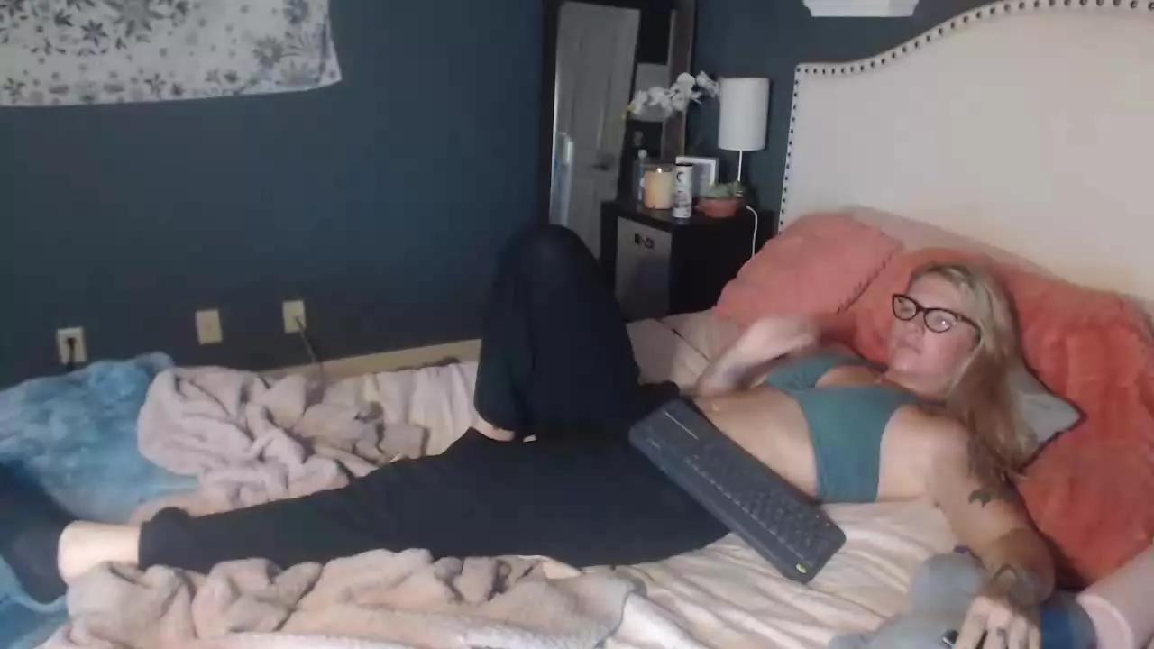 SnowWhiteXo on Streamray 