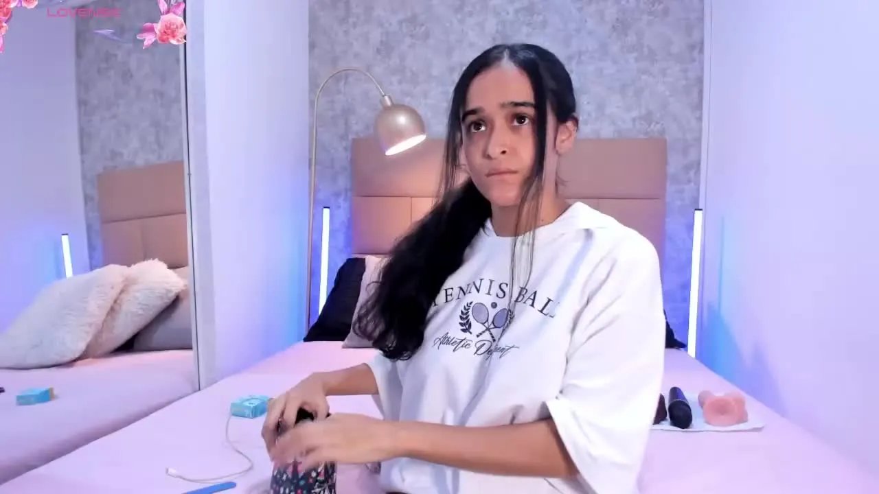 Offline SophieWilliiams on Streamray