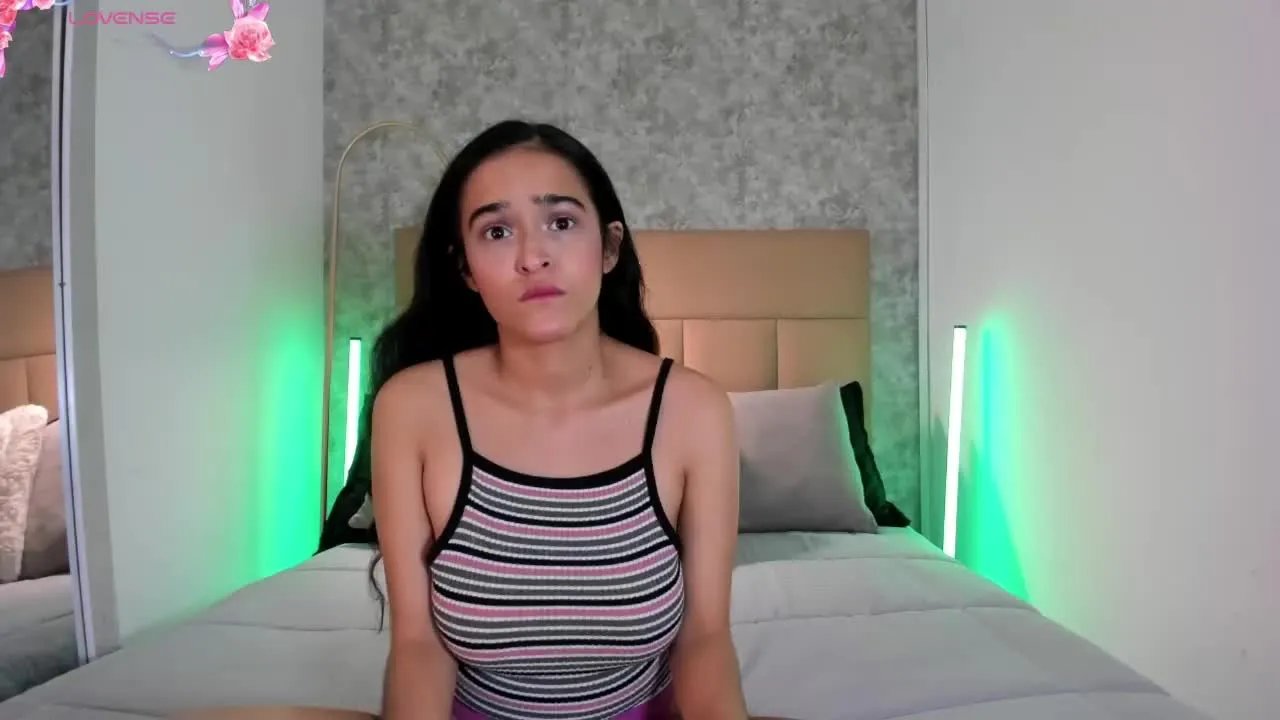 Offline SophieWilliiams on Streamray