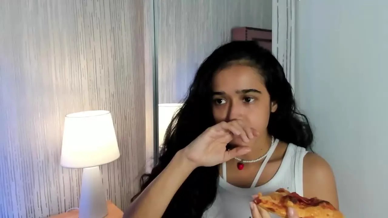 Offline SophieWilliiams on Streamray