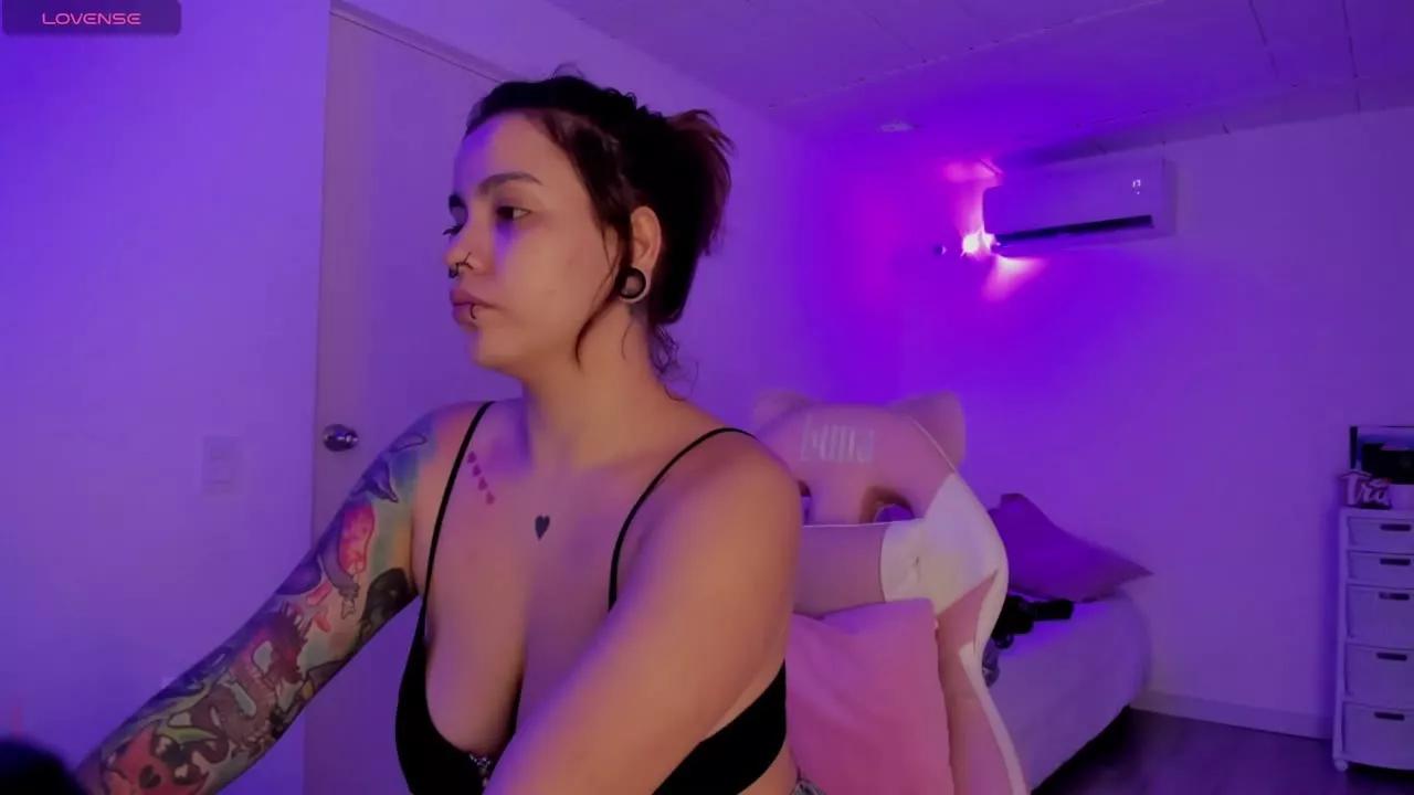 Succubus_Dolly on Streamray 