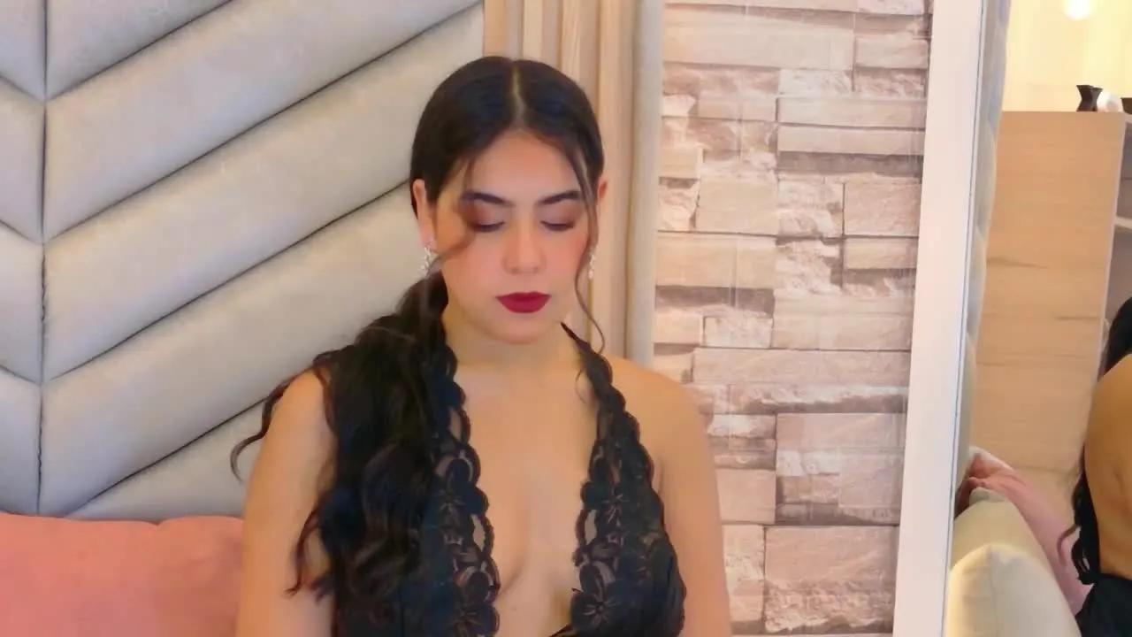 Offline ThaliaGlow on Streamray