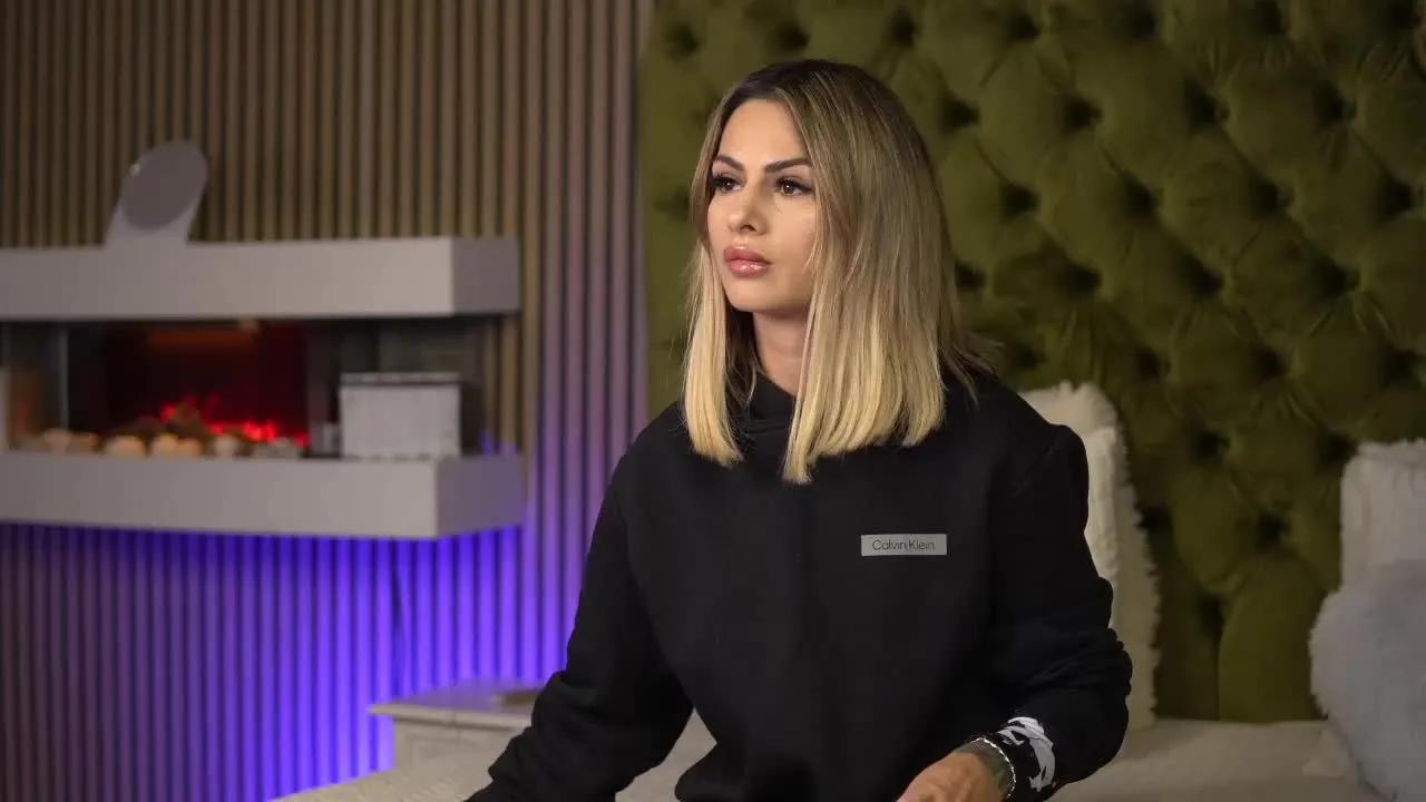 Offline TiffanyMaze on Streamray