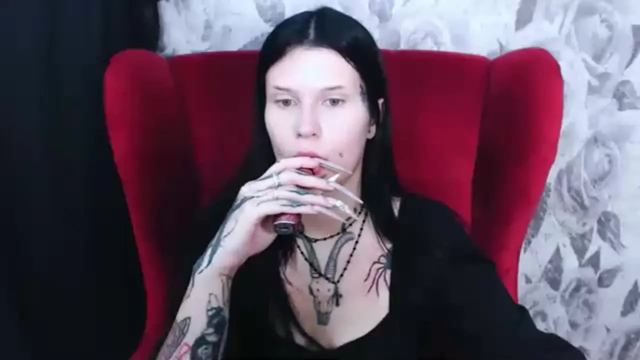 Offline VenomDoll on Streamray