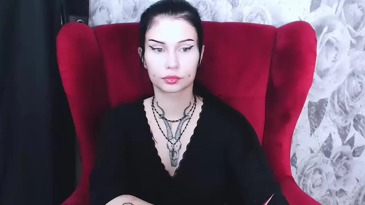 Offline VenomDoll on Streamray