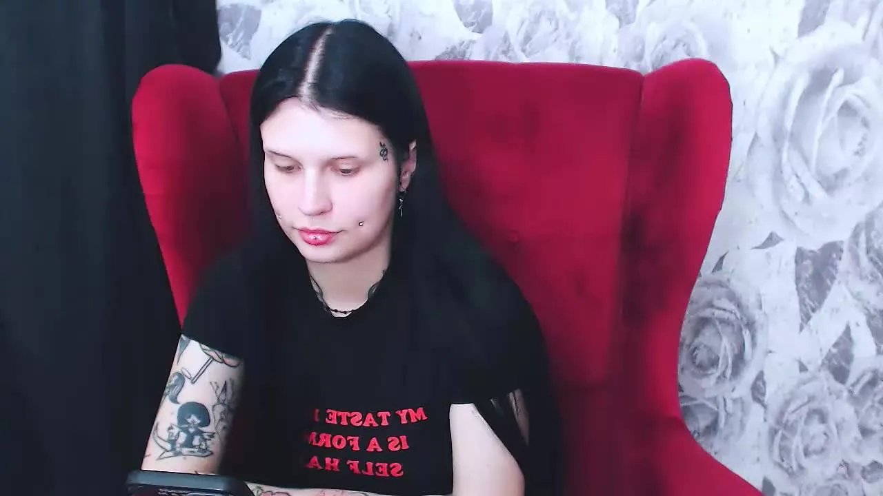 Offline VenomDoll on Streamray