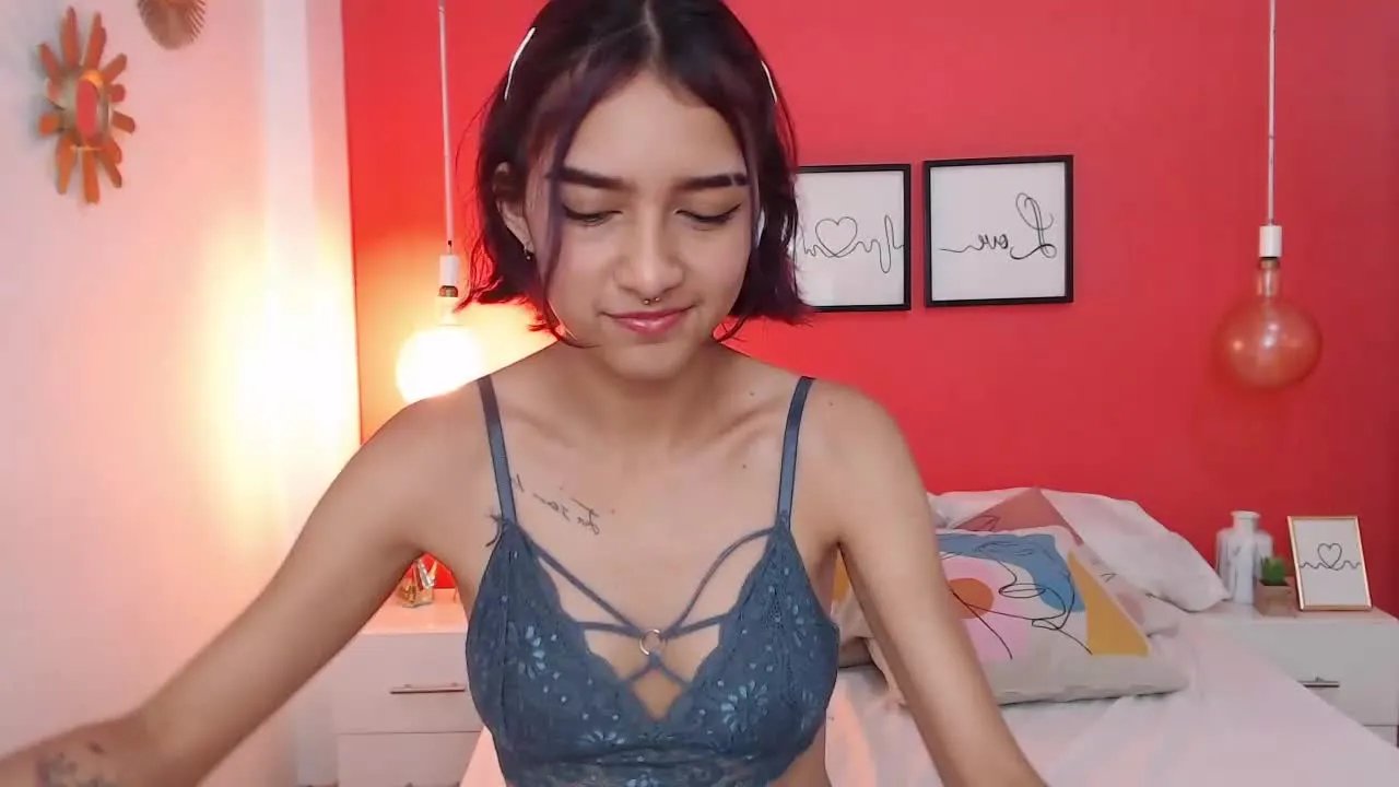 Offline VioletLilith on Streamray