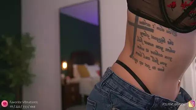 AlyonaX on StripChat 