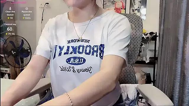 Freechat Caryln-Bun on StripChat