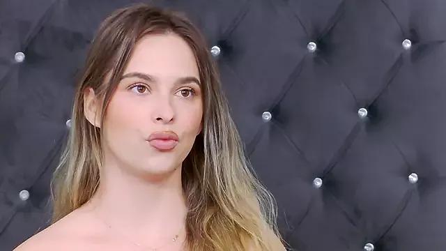 Ellsa_Jean_ on StripChat 