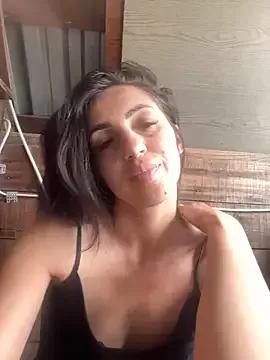 EmaSkyes on StripChat 