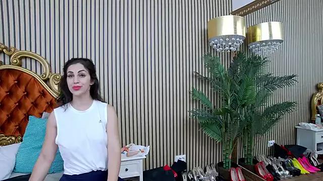 EmaSkyes on StripChat 