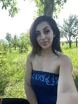 EmaSkyes on StripChat 