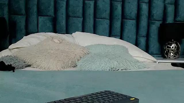 Emma_Foxi on StripChat 