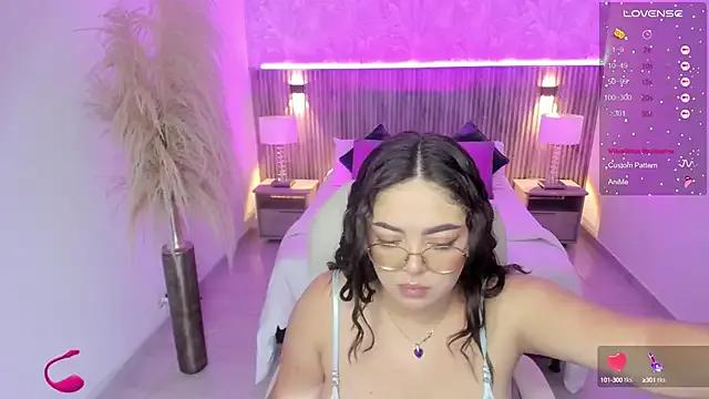 emmy_walker on StripChat 