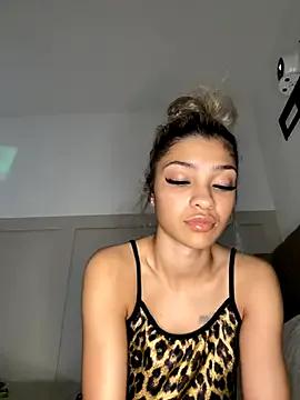 Honeyyyxo from StripChat