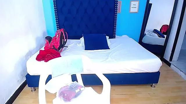 kinky_redhead18 on StripChat 