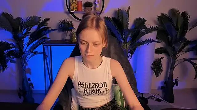 KiraMontoya on StripChat 