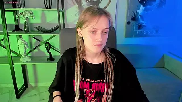 KiraMontoya on StripChat 